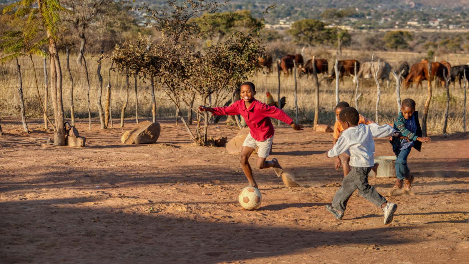 Südafrika benachteiligte Kinder speieln Fußball