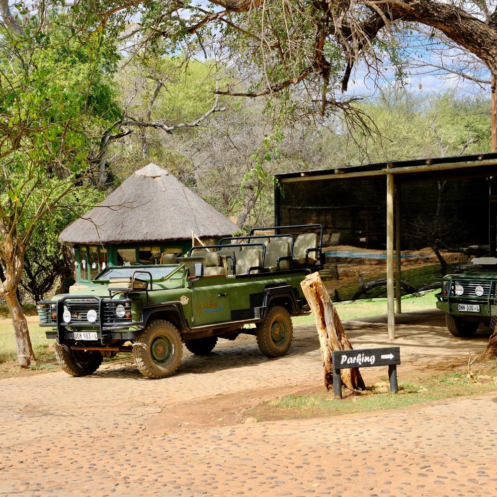 Baluleni-Safari-Lodge-Safari-Jeeps-Fuhrpark-für-beste-Tierbeobachtungen